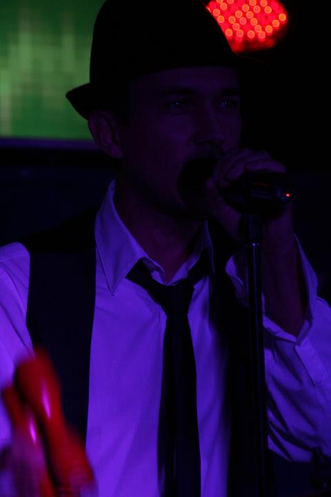 2008-11-28 M3_live at replugged 013.jpg